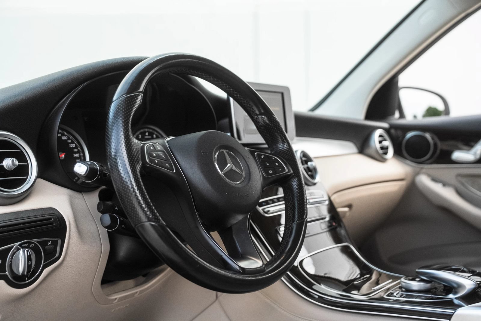 Used 2016 Mercedes-Benz GLC 300 4MATIC image 16