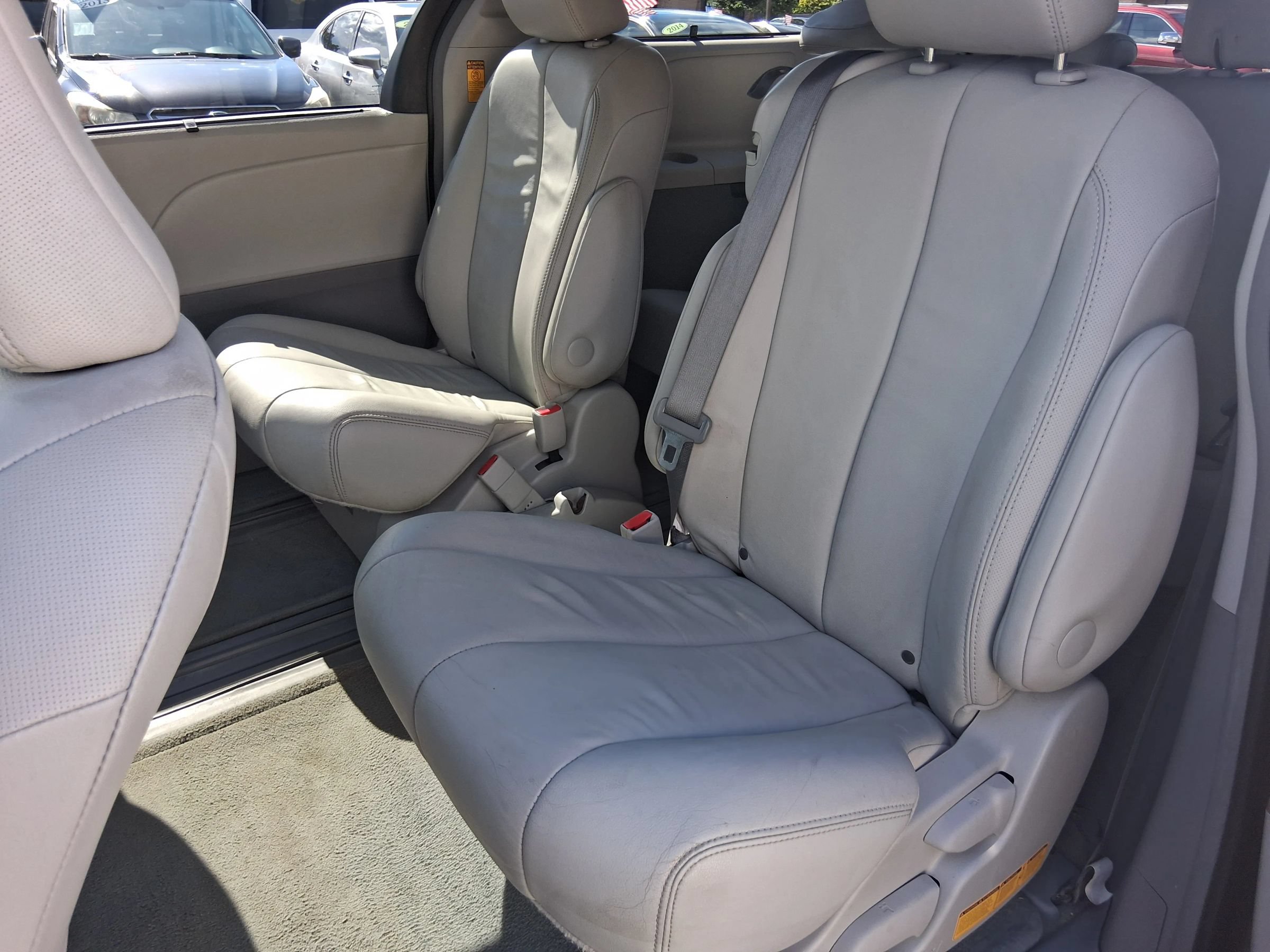 Used 2013 Toyota Sienna XLE w/ Entertainment Pkg FWD image 16