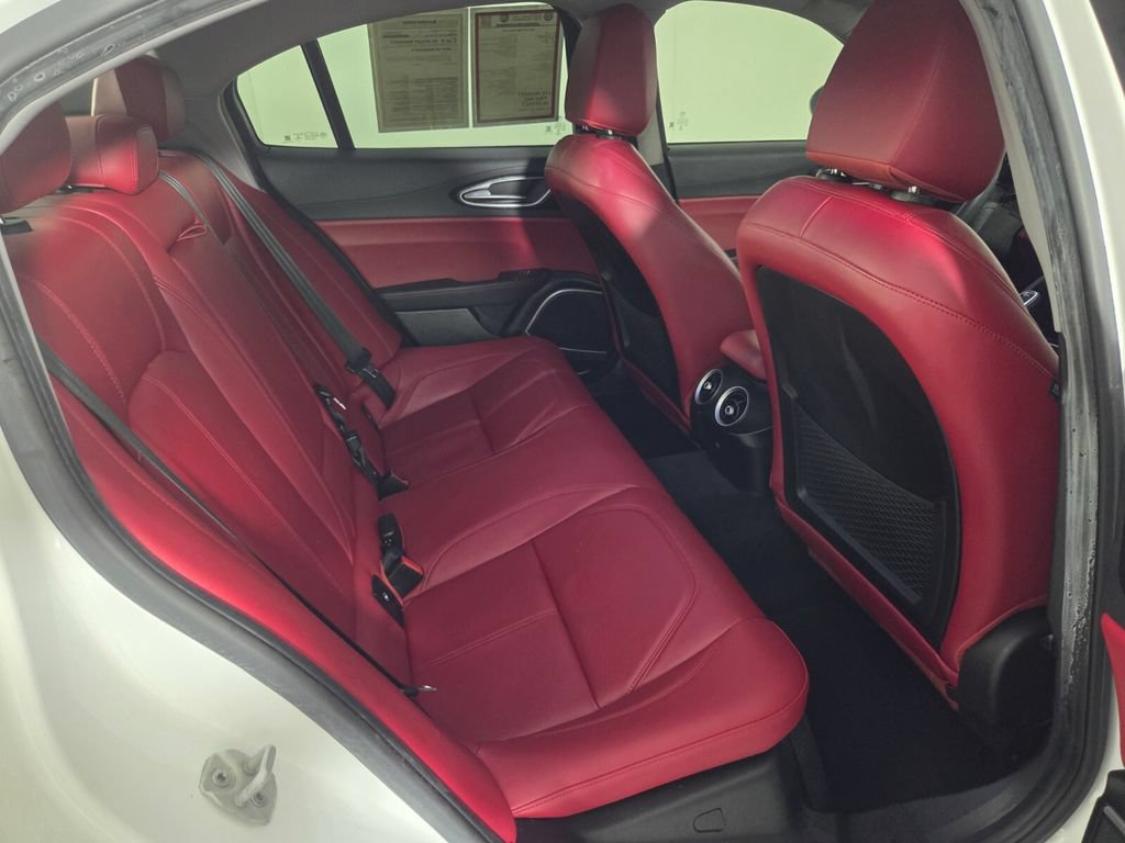 Used 2020 Alfa Romeo Giulia RWD image 27