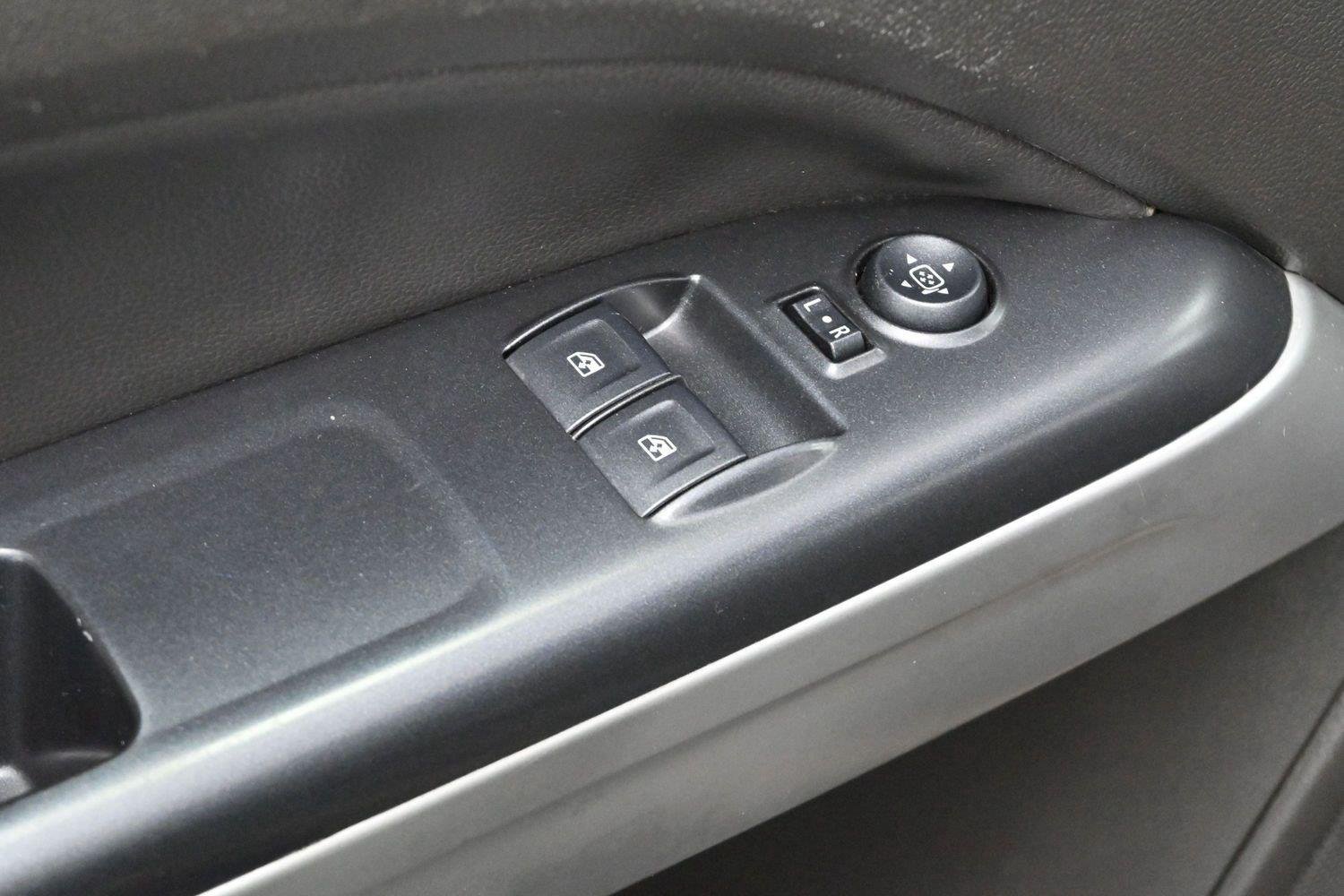 Used 2015 Chevrolet Colorado LT w/ LT Convenience Package AWD/4WD image 16