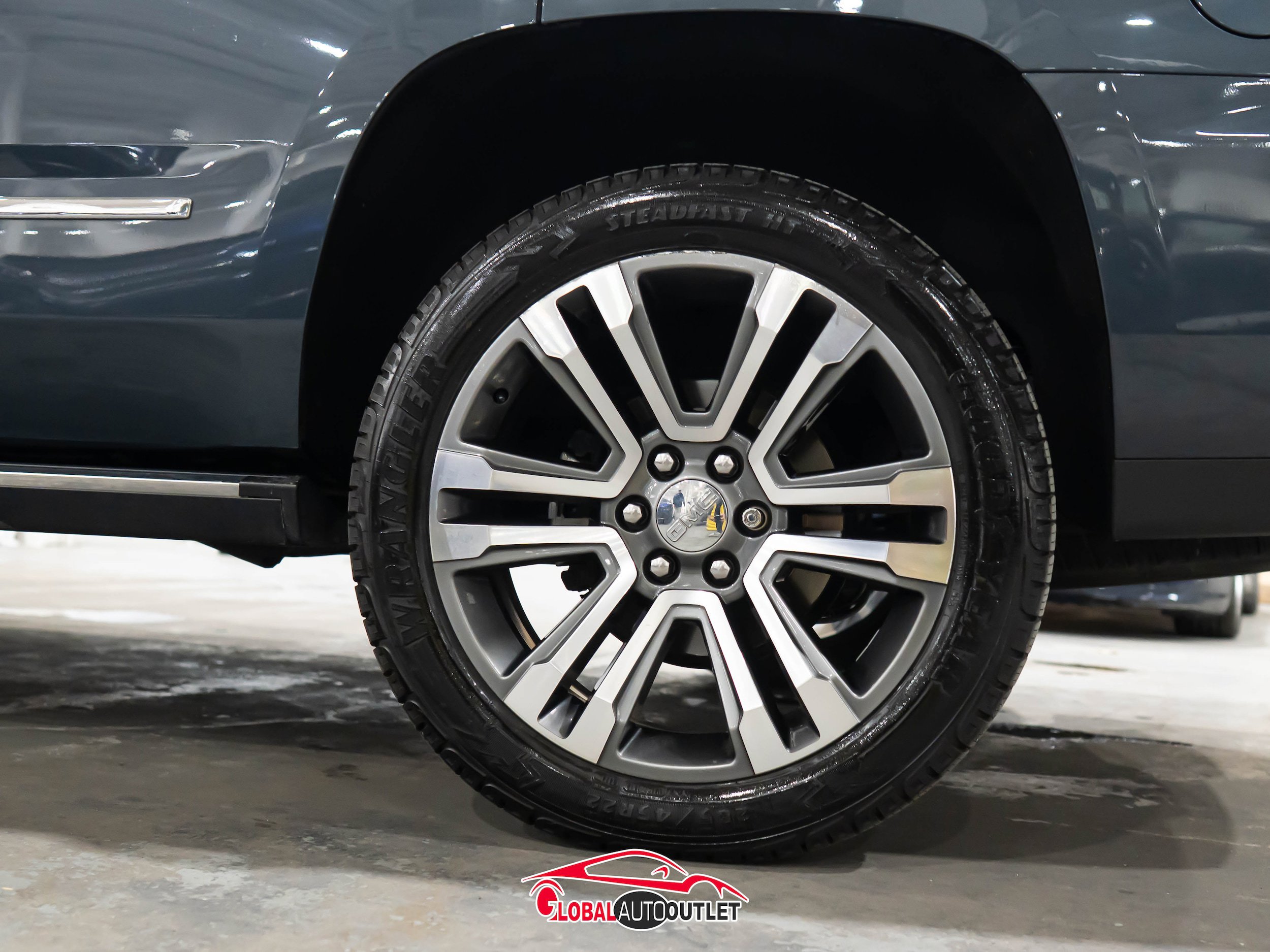 Used 2019 GMC Yukon Denali w/ Denali Ultimate Package AWD/4WD image 12