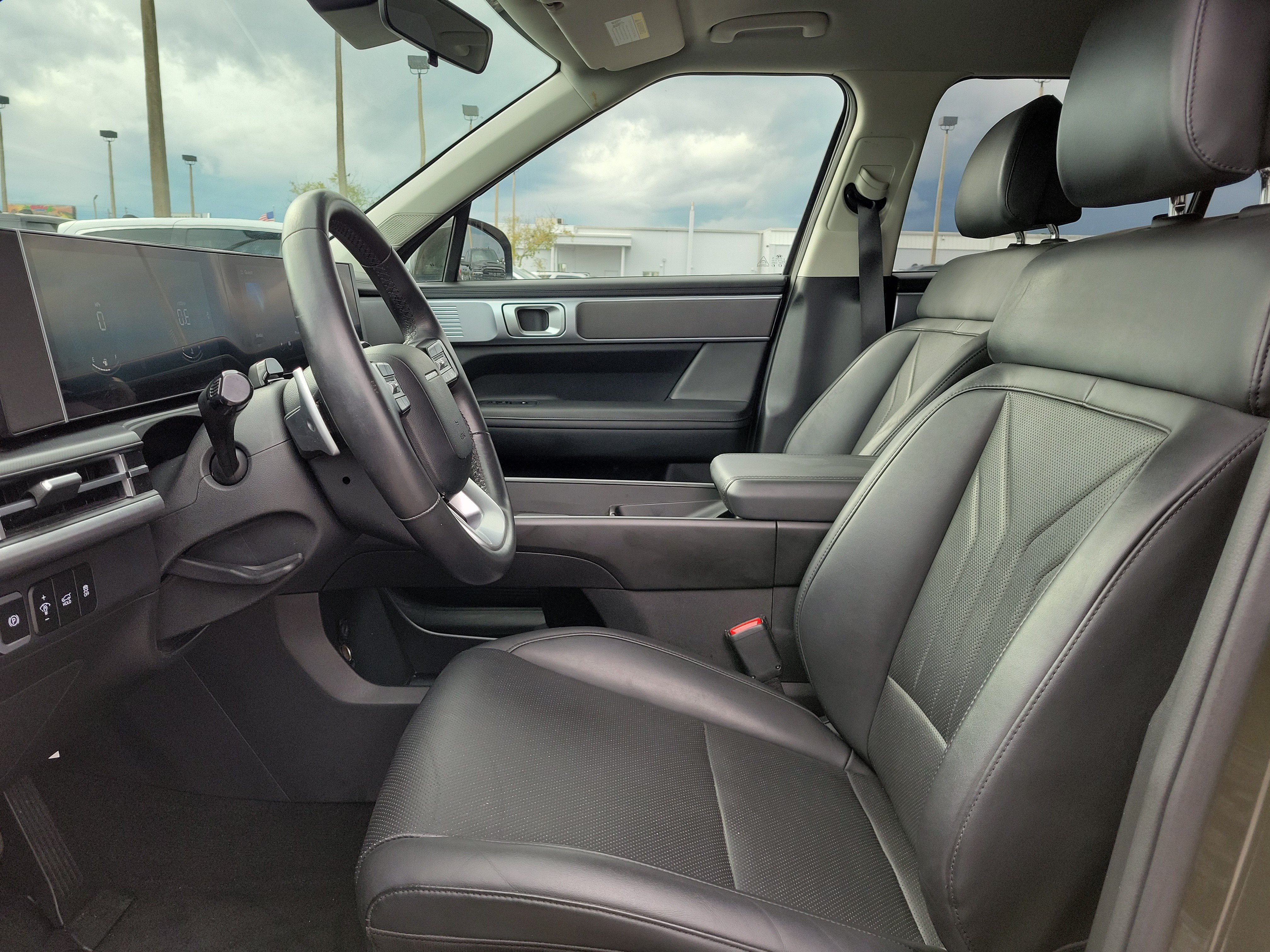 Used 2025 Hyundai Santa Fe SEL FWD image 14