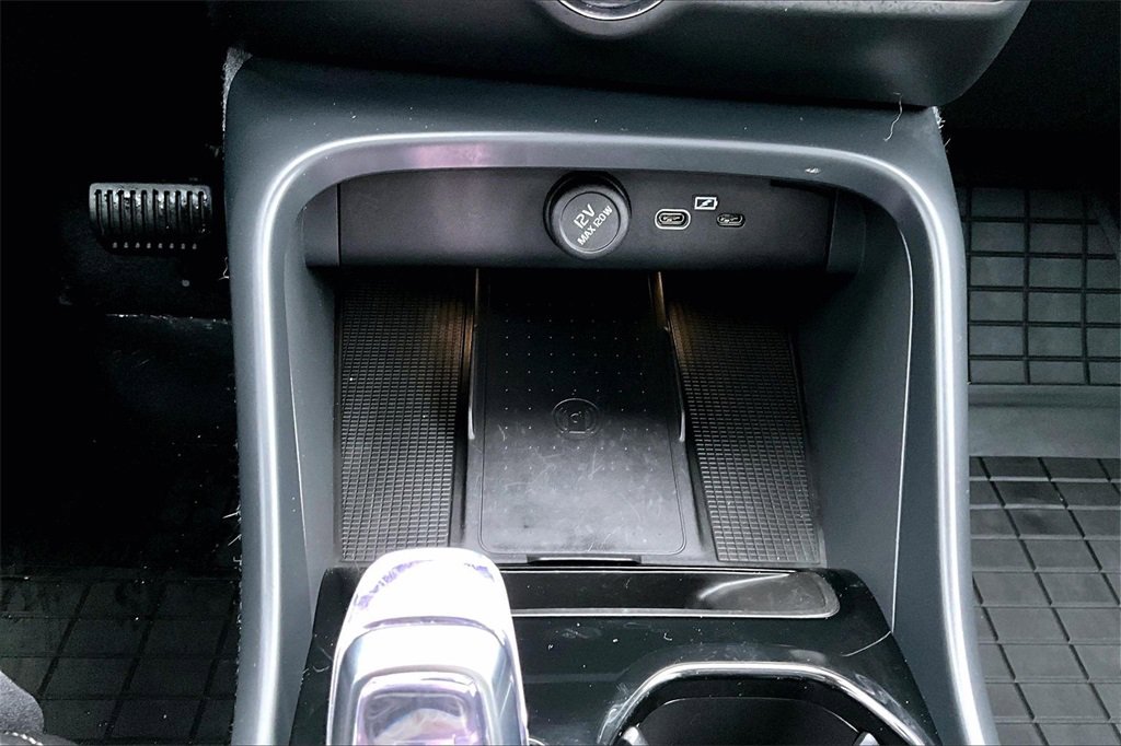 Used 2026 Volvo XC40 B5 Plus w/ Protection Package Premier image 15