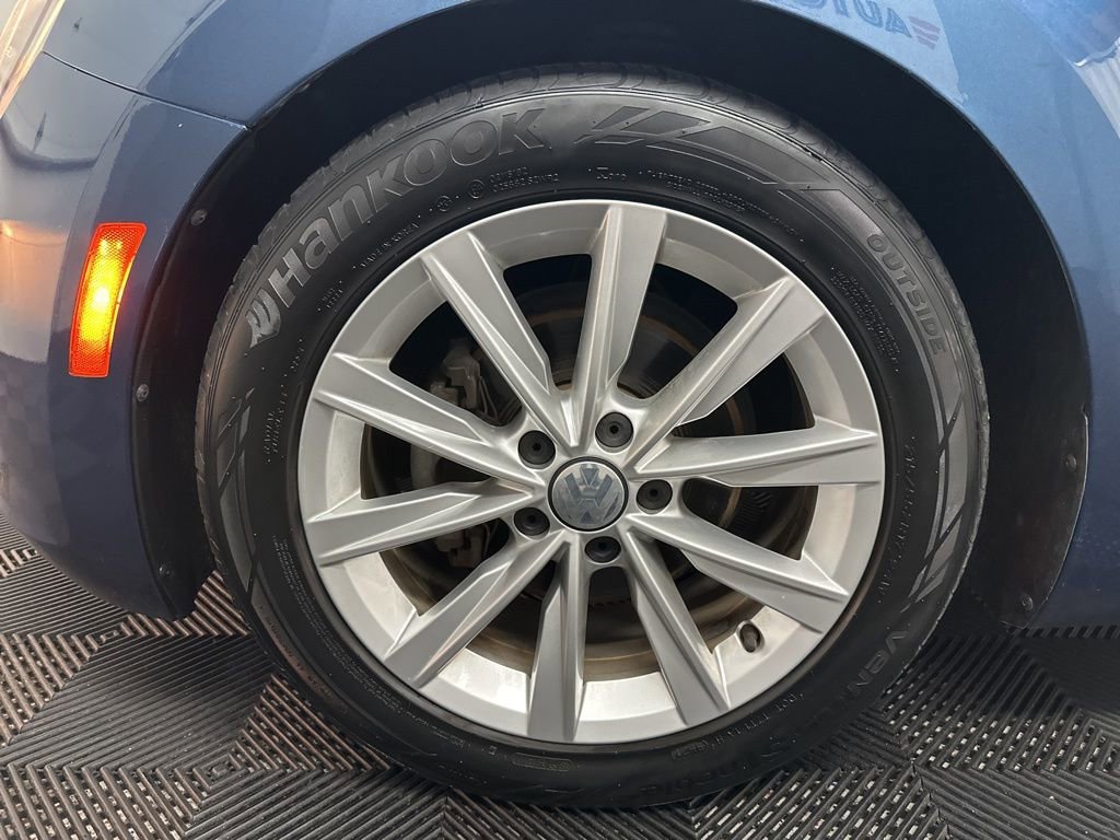Used 2018 Volkswagen Beetle 2.0T S image 37