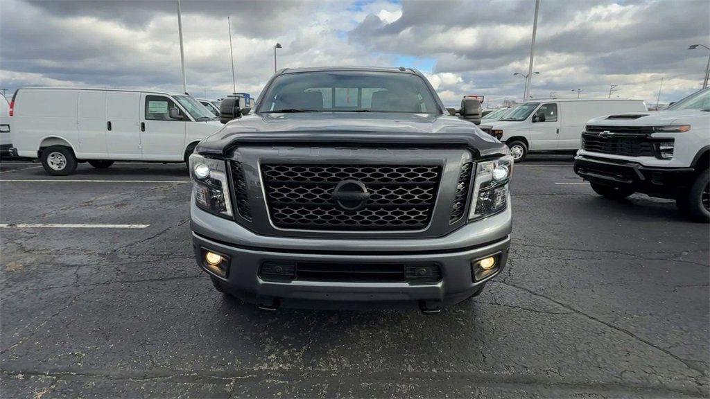 Used 2019 Nissan Titan SL w/ Midnight Edition image 3