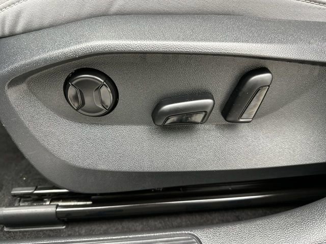 Certified 2023 Volkswagen Taos SE image 13