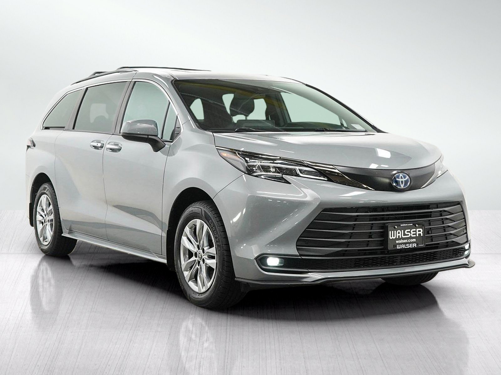 Used 2022 Toyota Sienna XLE Woodland Edition AWD/4WD image 9