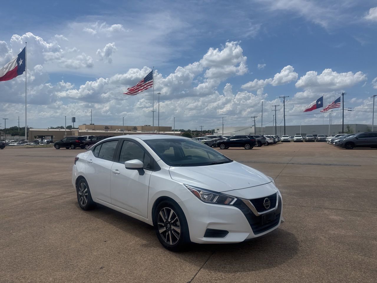 Certified 2022 Nissan Versa SV FWD image 1