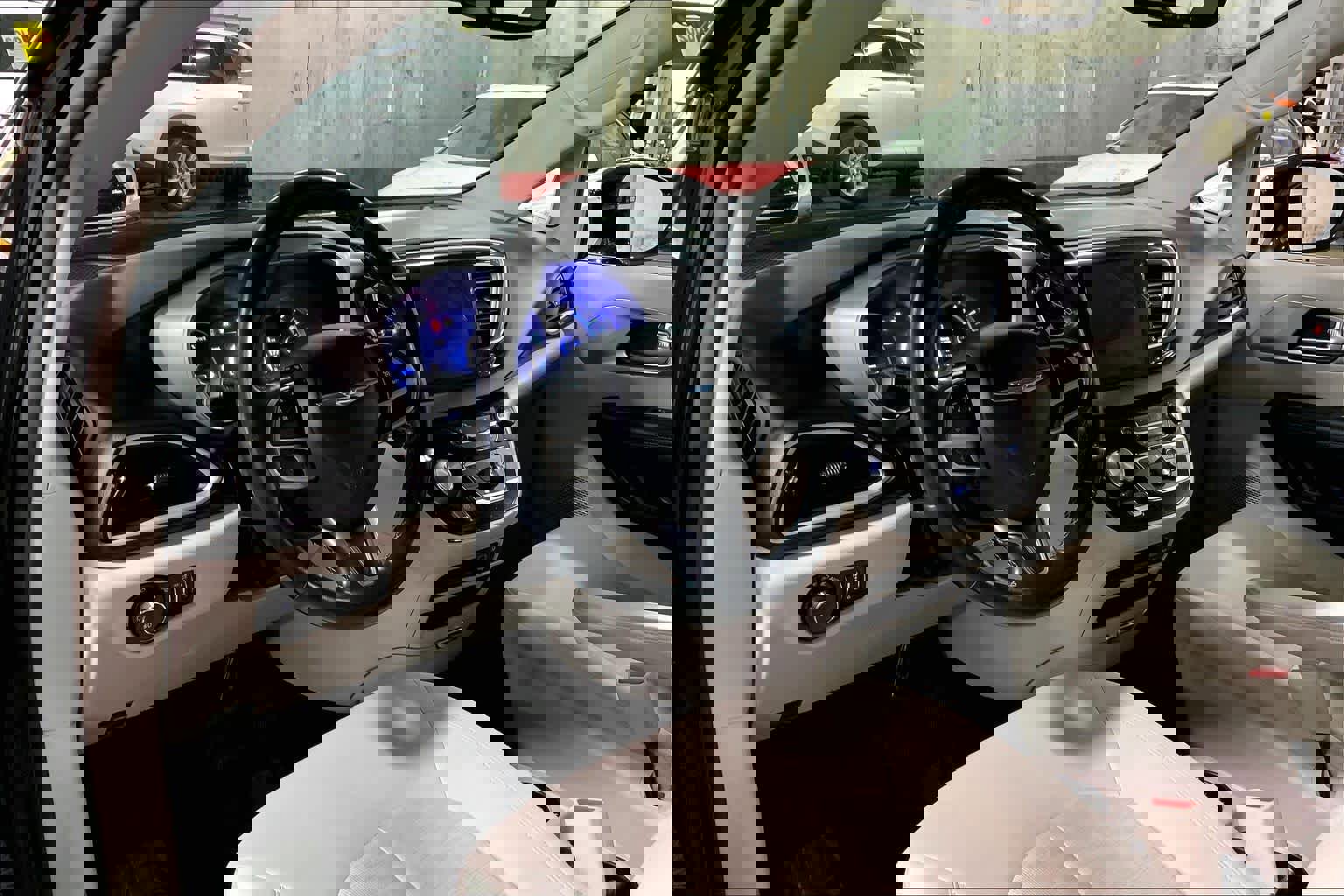 Used 2019 Chrysler Pacifica Touring Plus w/ Cold Weather Group image 17