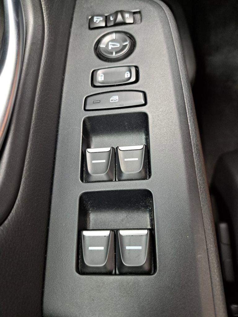 Used 2025 Honda Pilot TrailSport image 16