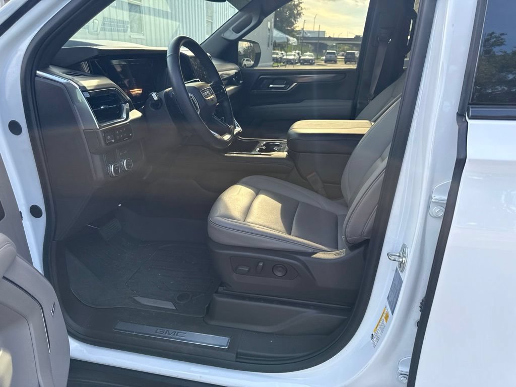 Used 2025 GMC Yukon Elevation RWD image 12