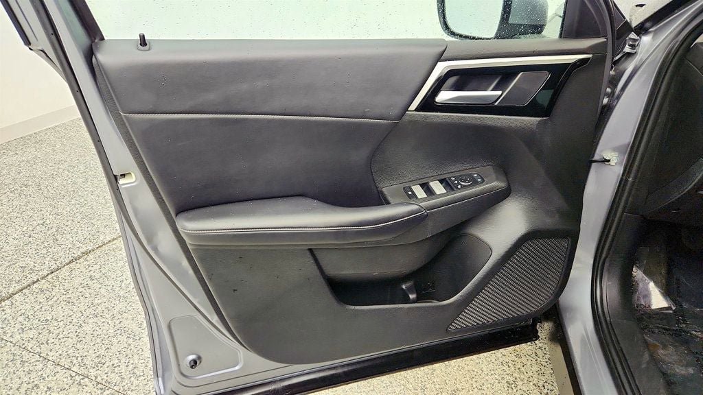 Used 2023 Mitsubishi Outlander SE AWD/4WD image 10