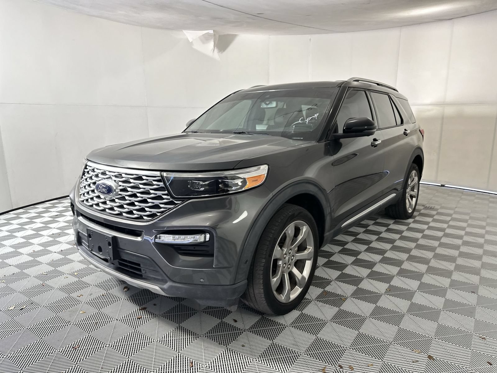 Used 2020 Ford Explorer Platinum w/ Premium Technology Package AWD/4WD image 4