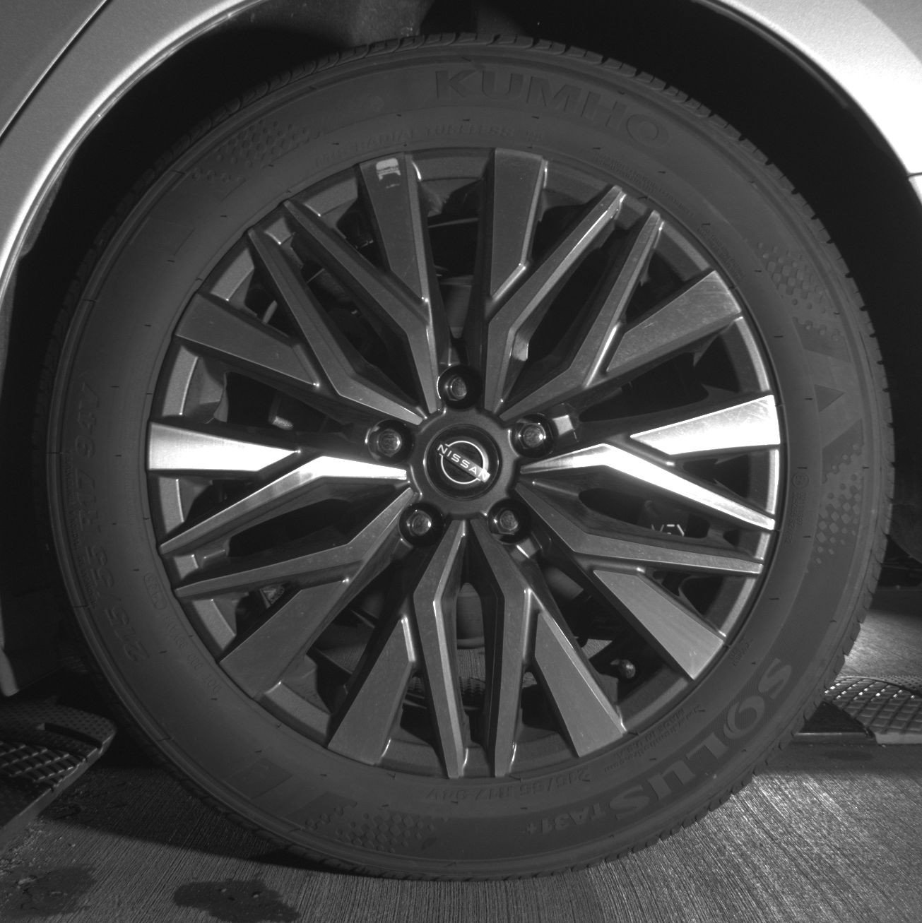 Used 2025 Nissan Altima 2.5 SV FWD image 14