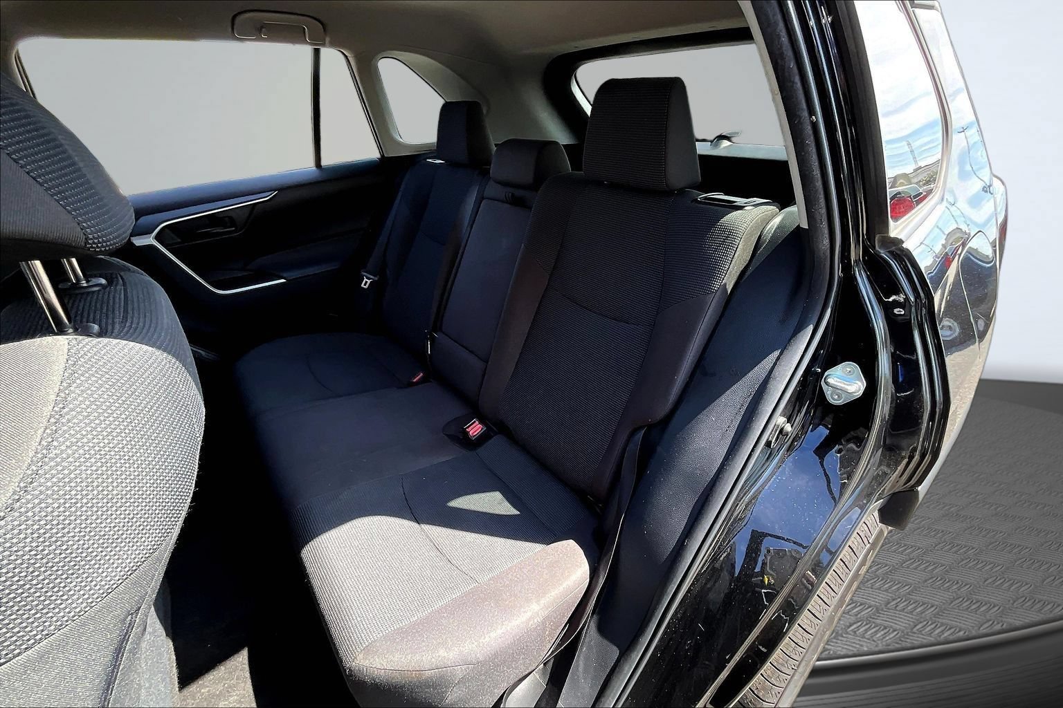 Used 2023 Toyota RAV4 LE AWD/4WD image 22