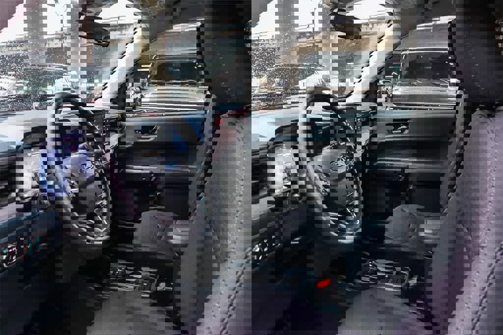 New 2025 Ford Maverick XL image 18