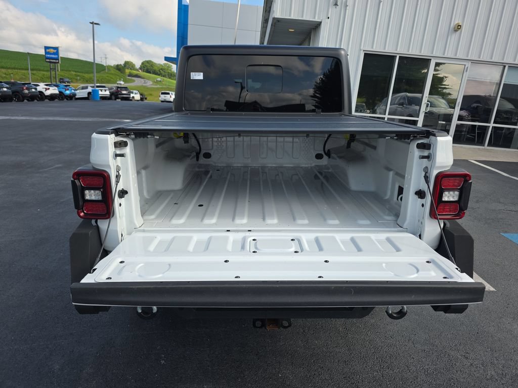 Used 2025 Jeep Gladiator Sport AWD/4WD image 13