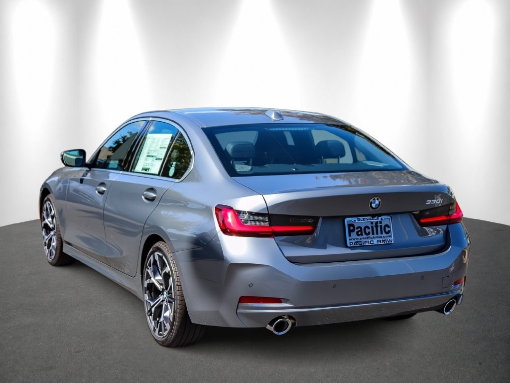 New 2026 BMW 330i Sedan w/ Convenience Package RWD image 4