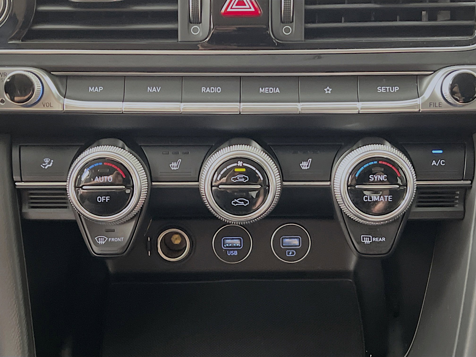 Used 2023 Genesis G70 2.0T image 26