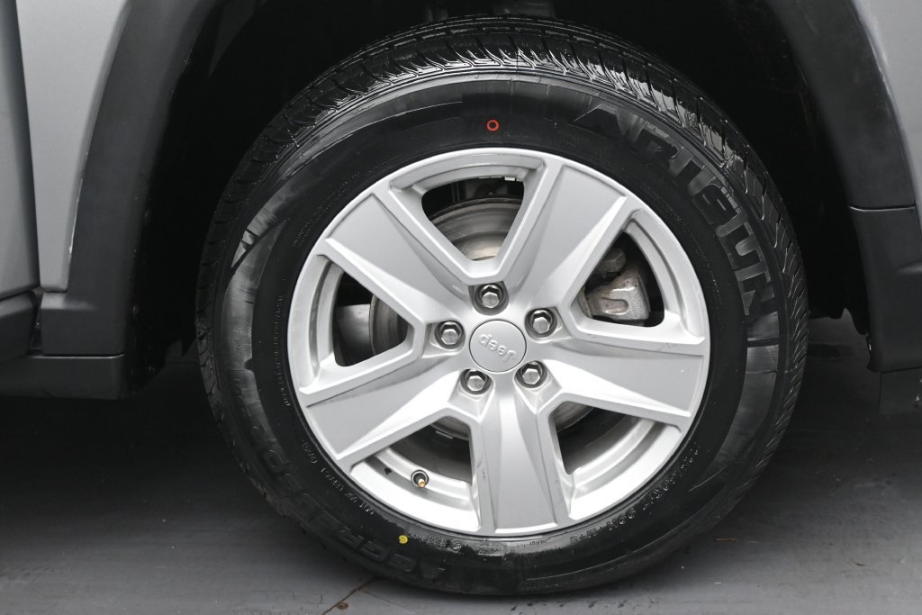 Used 2022 Jeep Compass Latitude w/ Convenience Group AWD/4WD image 9