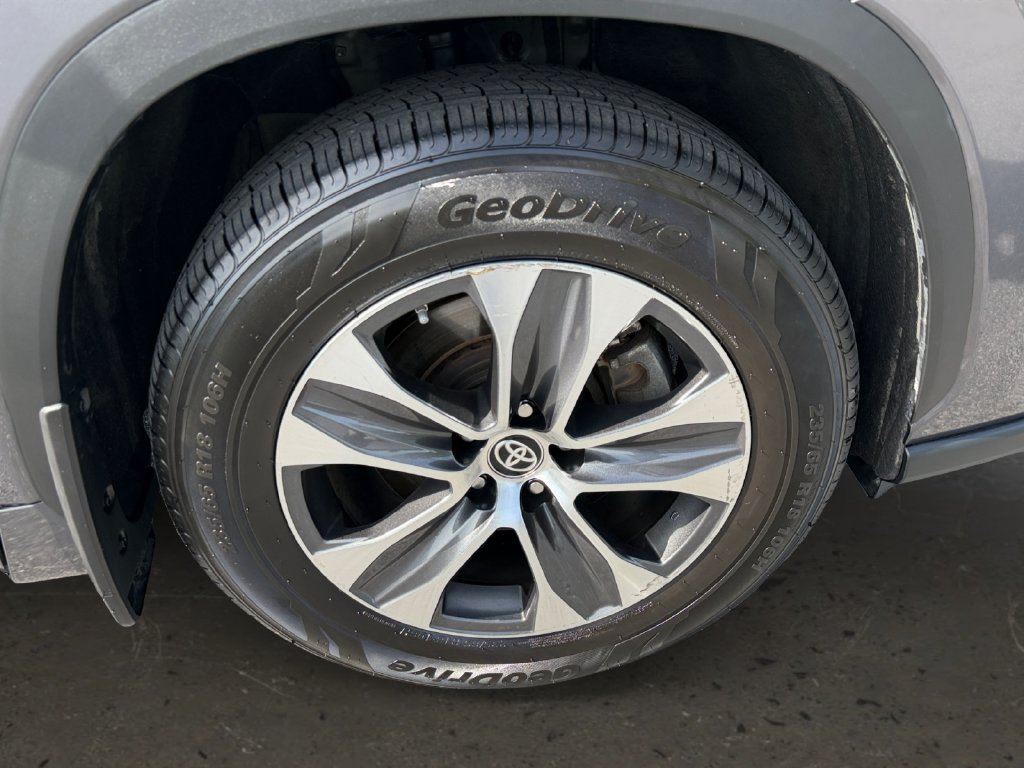 Used 2024 Toyota Highlander XLE AWD/4WD image 27