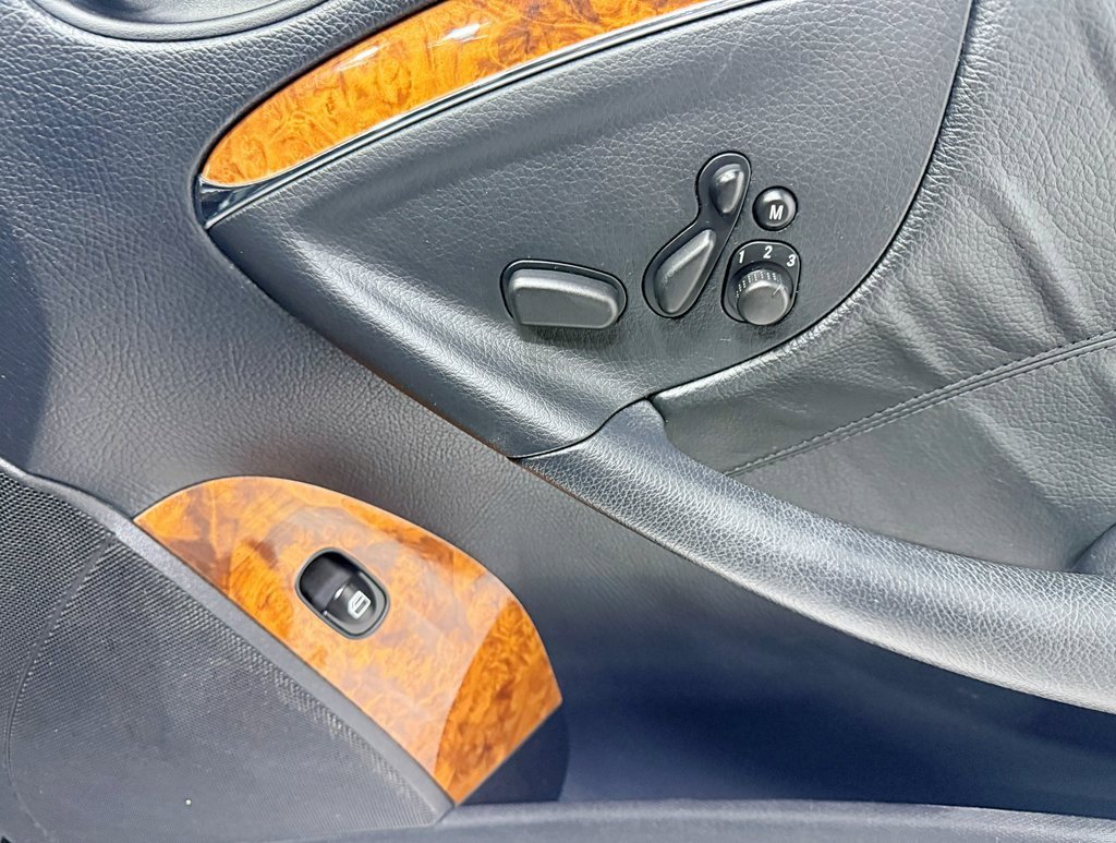 Used 2009 Mercedes-Benz CLK 350 Coupe image 36