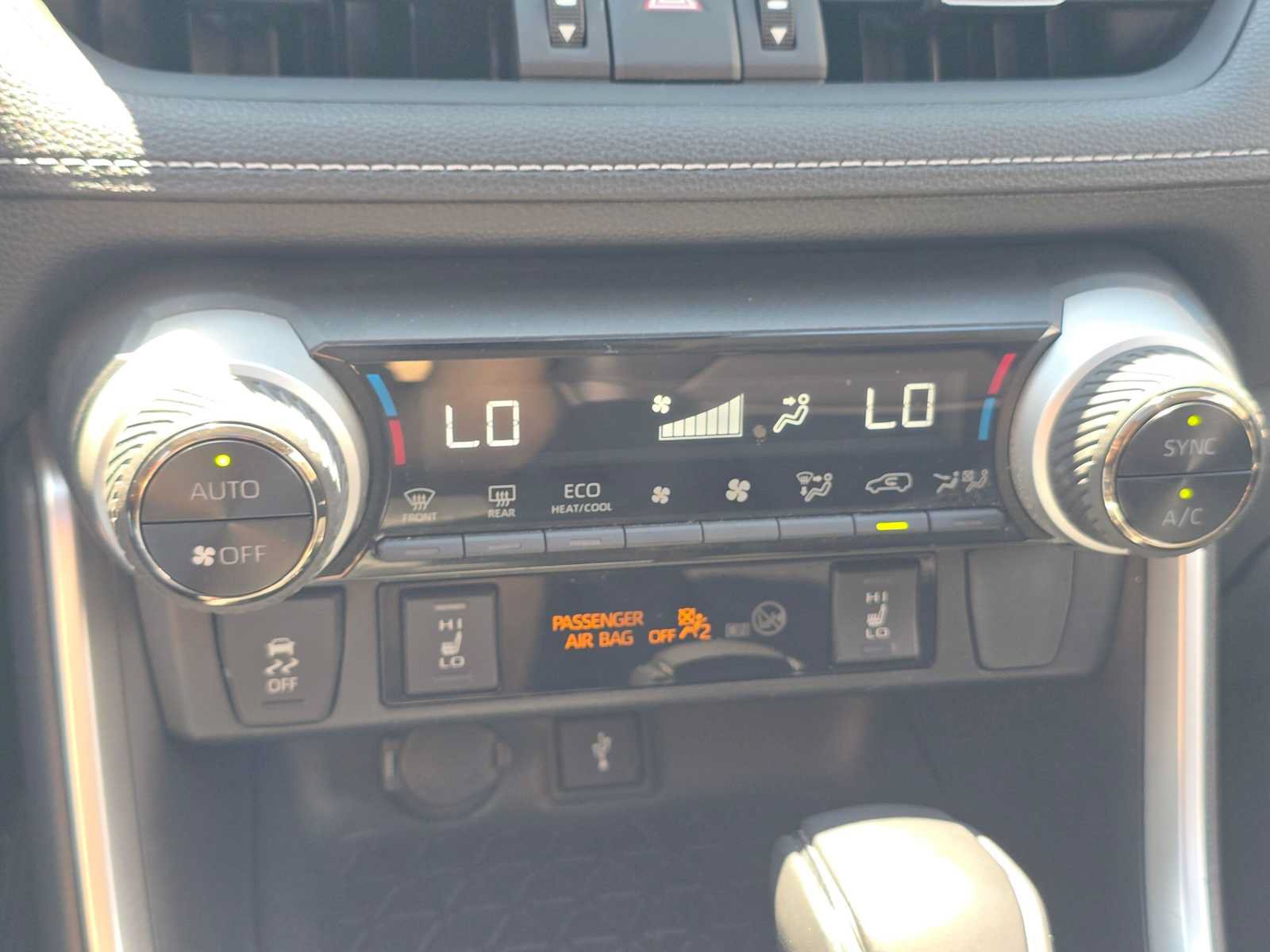 Used 2022 Toyota RAV4 XLE Premium AWD/4WD image 29