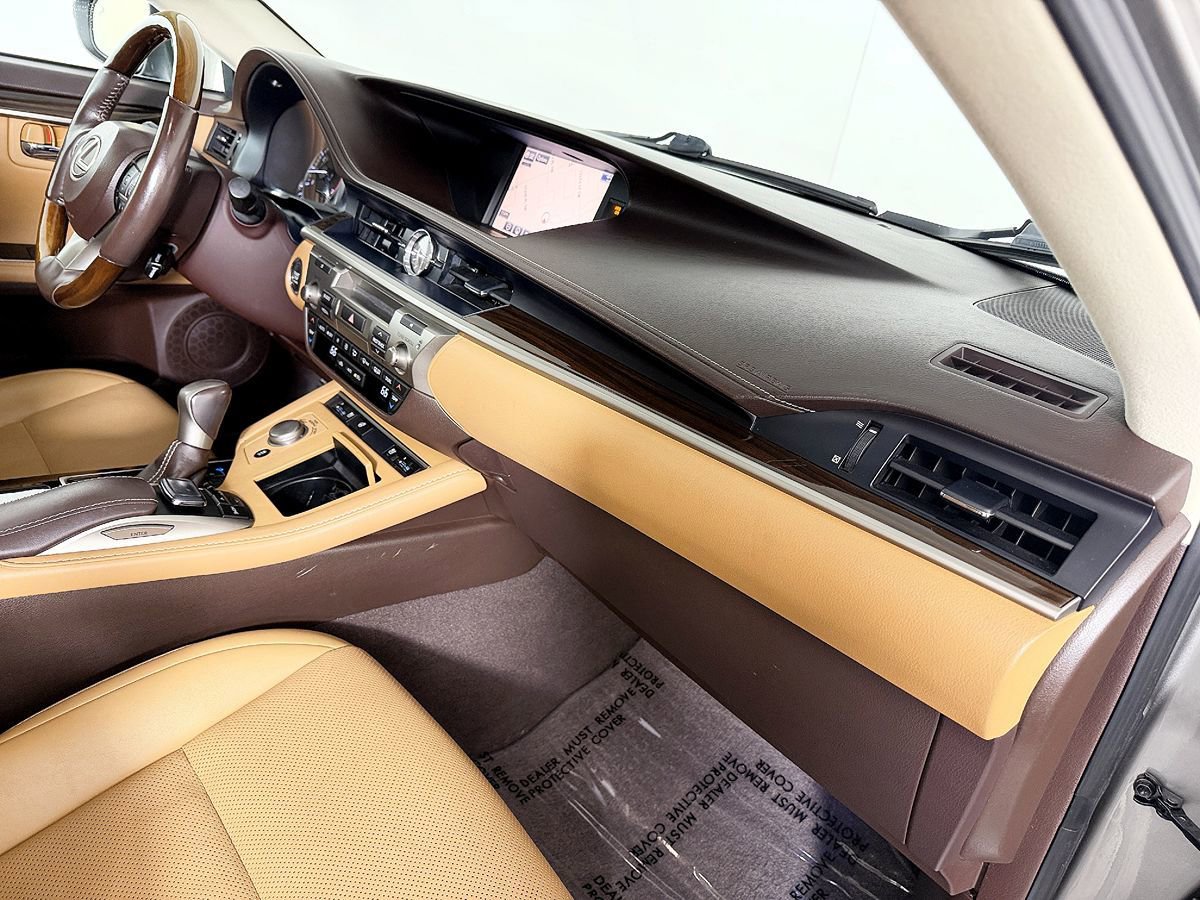 Used 2016 Lexus ES 350 w/ Navigation System Package image 46