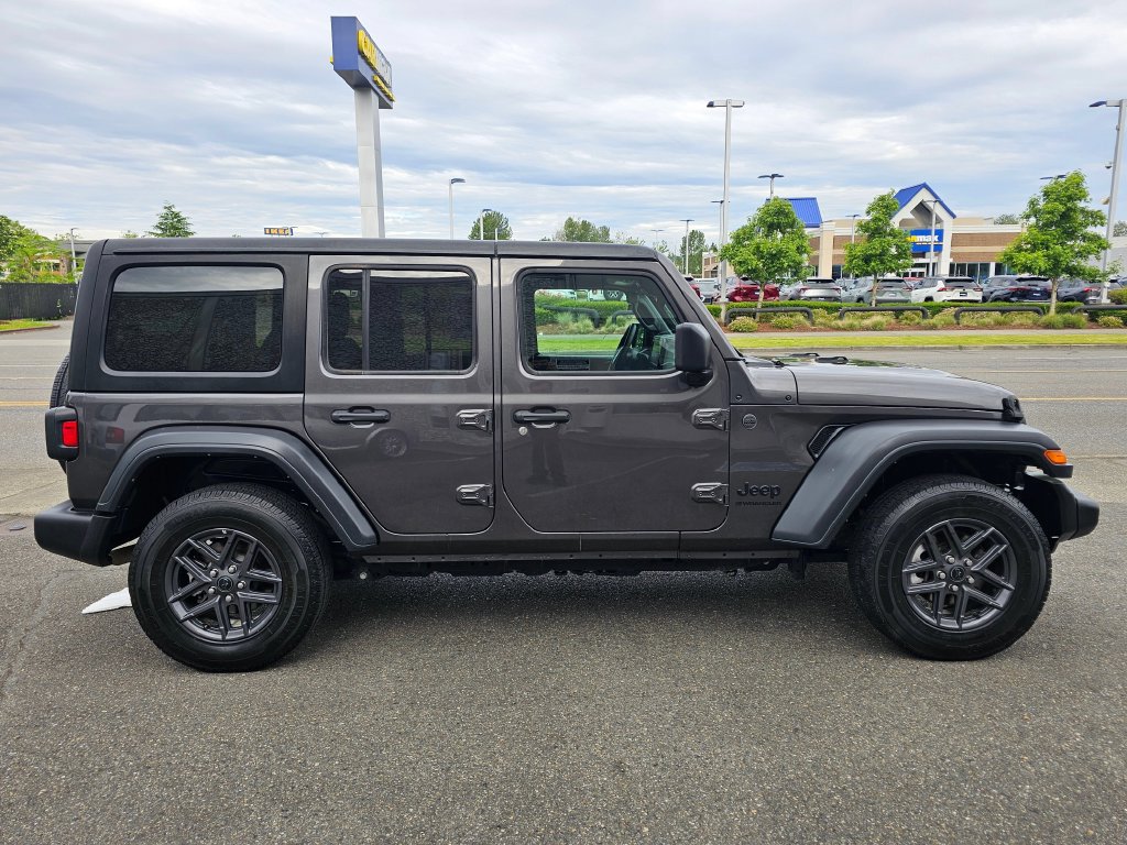 Used 2024 Jeep Wrangler Unlimited Sport AWD/4WD image 4