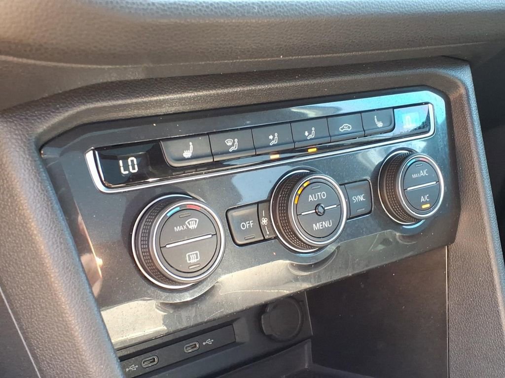 Used 2021 Volkswagen Tiguan SE R-Line image 20