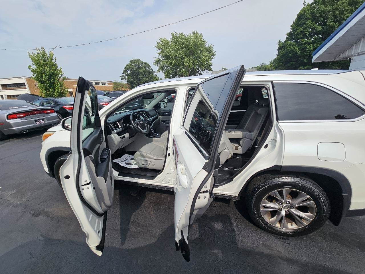 Used 2015 Toyota Highlander XLE AWD/4WD image 23