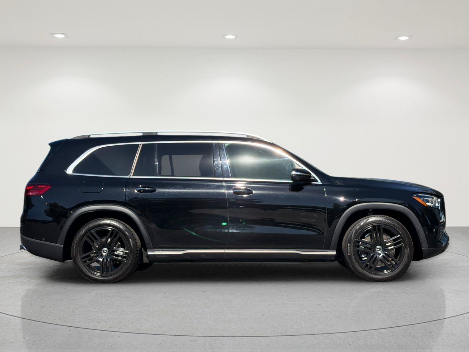 Used 2024 Mercedes-Benz GLS 450 4MATIC image 6