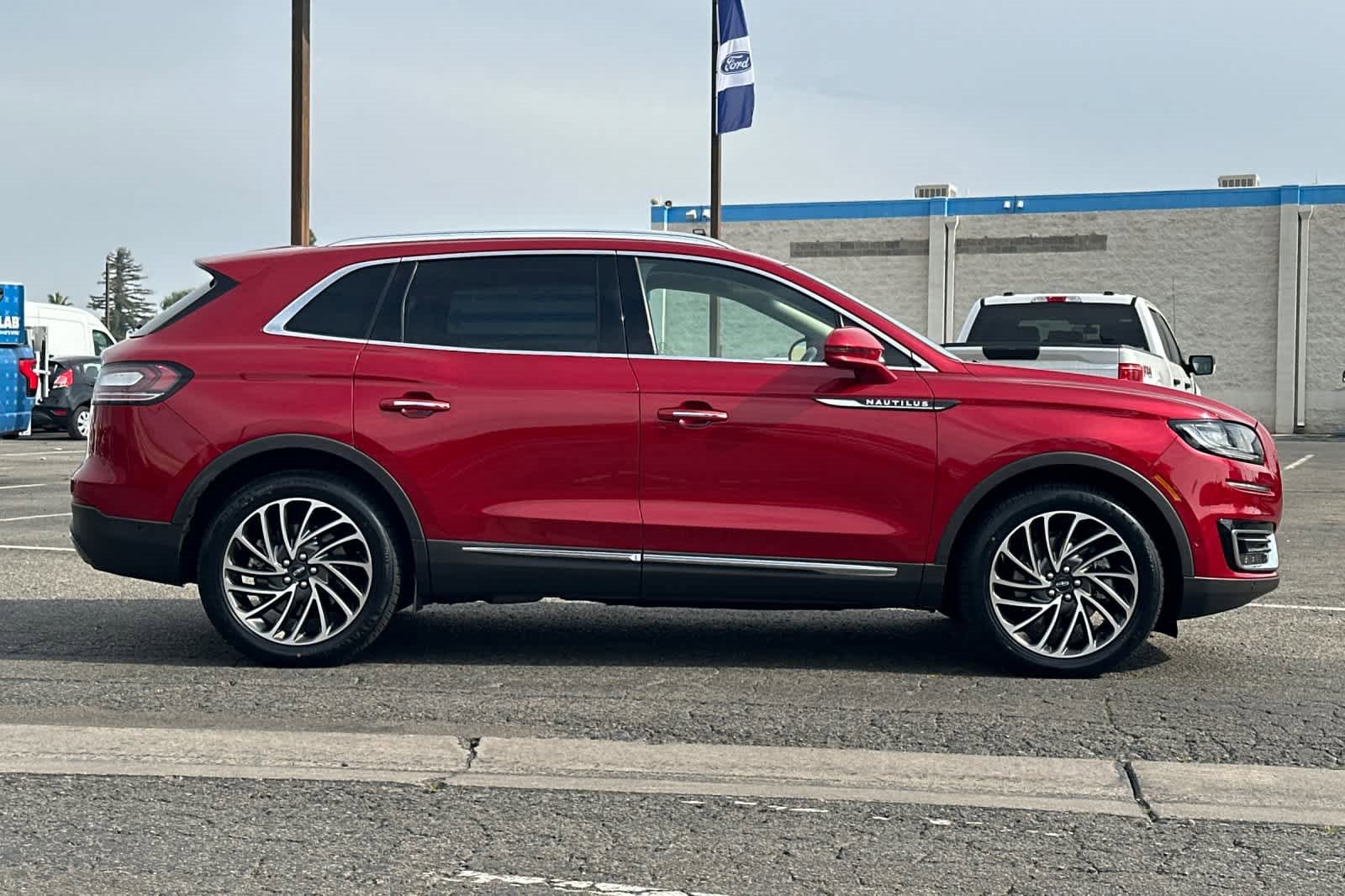 Certified 2020 Lincoln Nautilus Reserve image 9