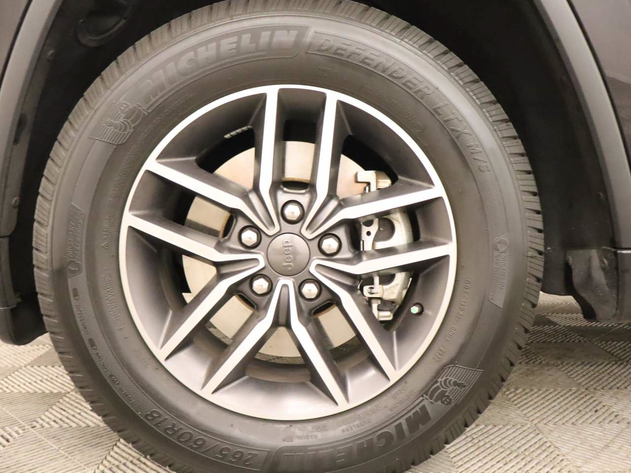 Used 2021 Jeep Grand Cherokee Limited RWD image 6
