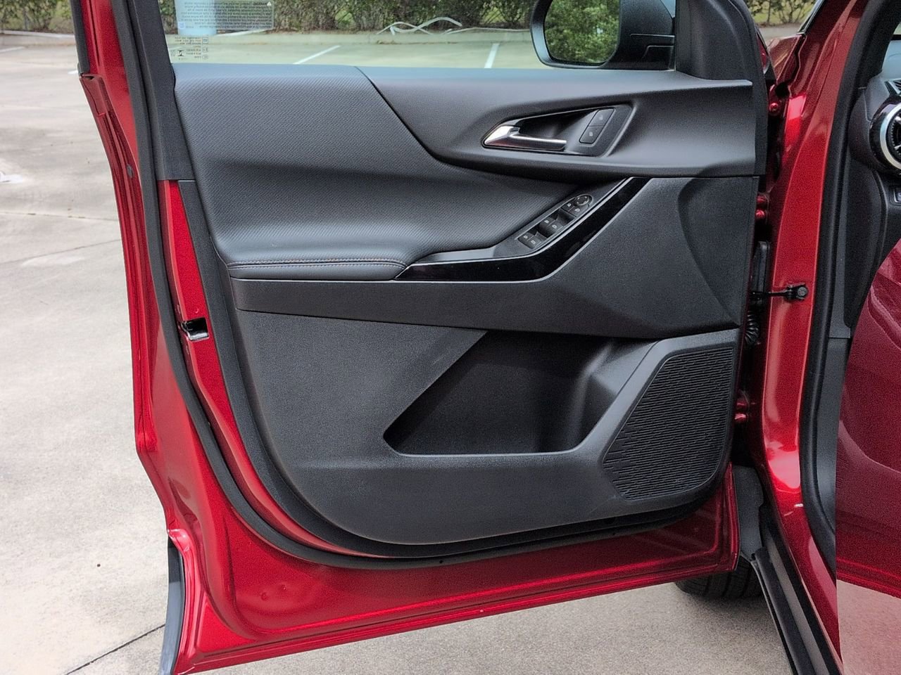 New 2026 Chevrolet Equinox LT w/ Safety and Technology Package FWD image 7