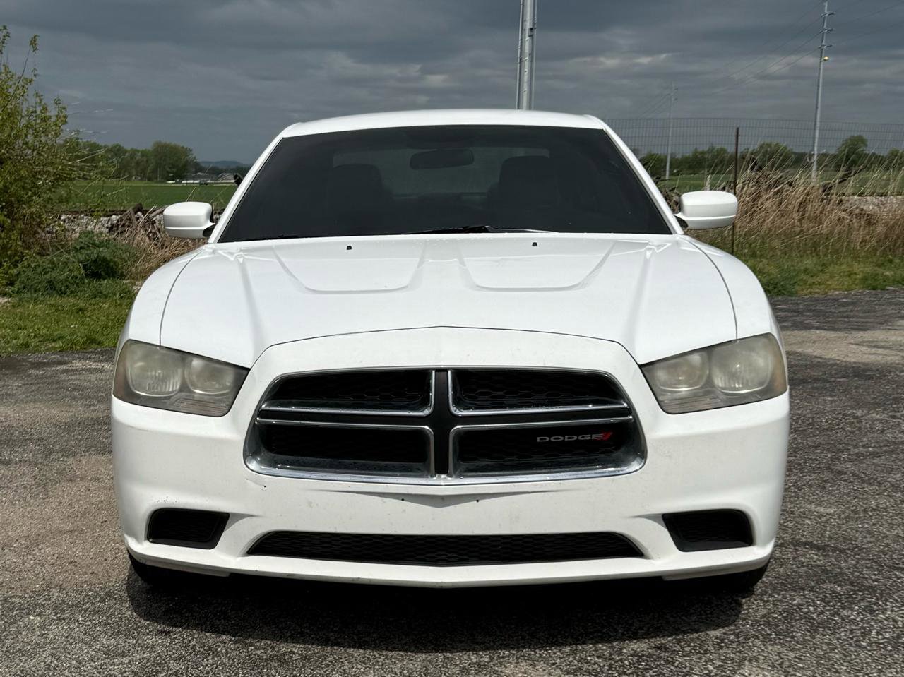 Used 2013 Dodge Charger SE RWD image 2