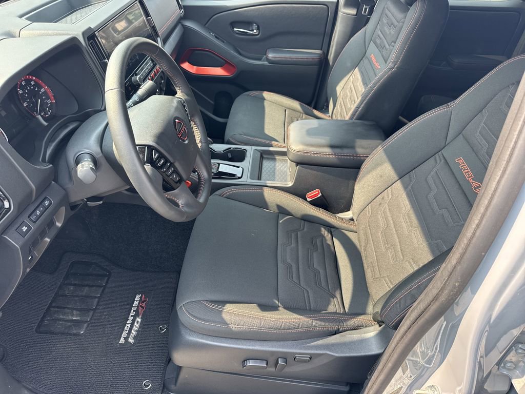 Used 2025 Nissan Frontier PRO-4X image 9