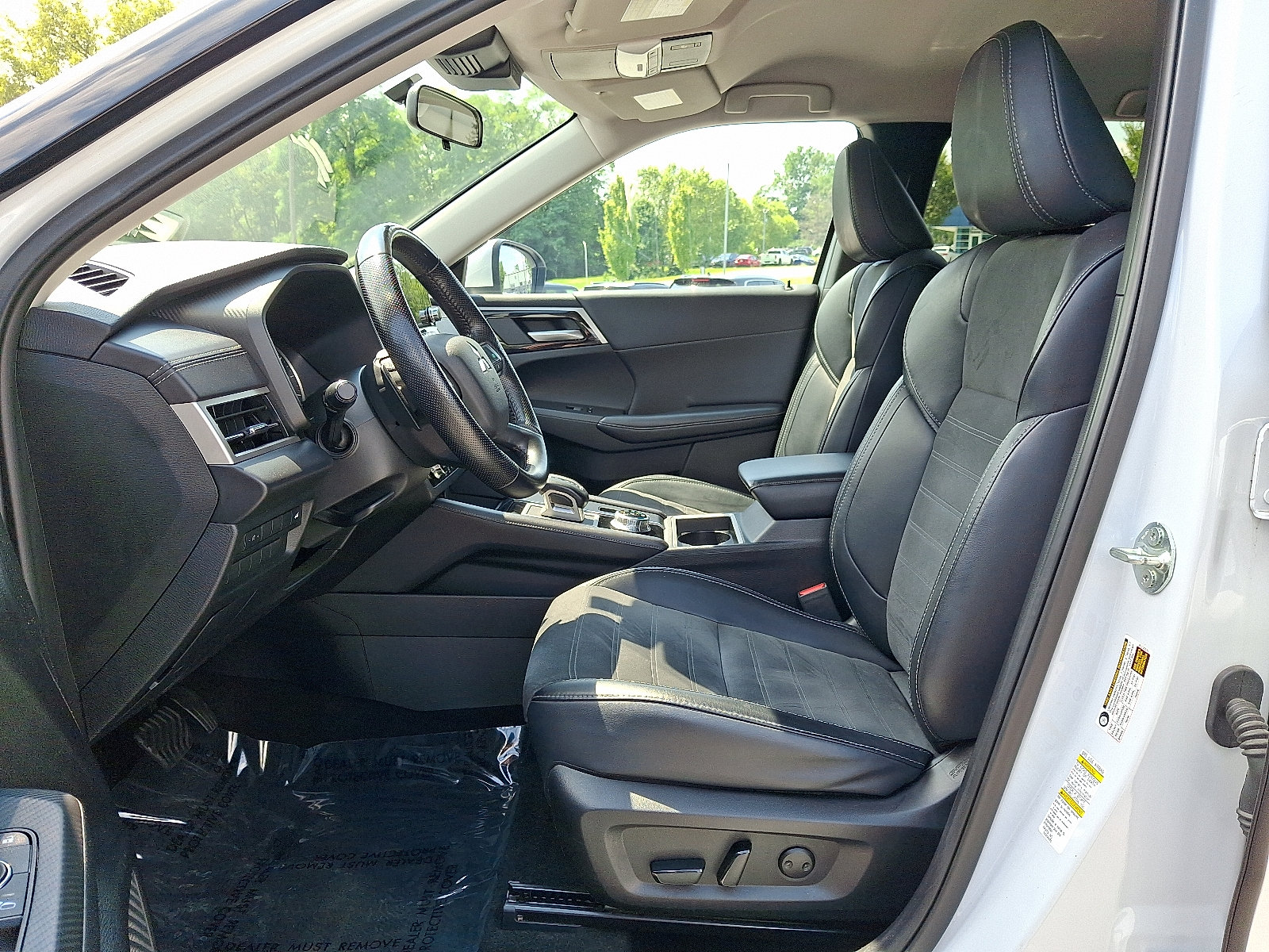 Used 2024 Mitsubishi Outlander SE Black Edition AWD/4WD image 14