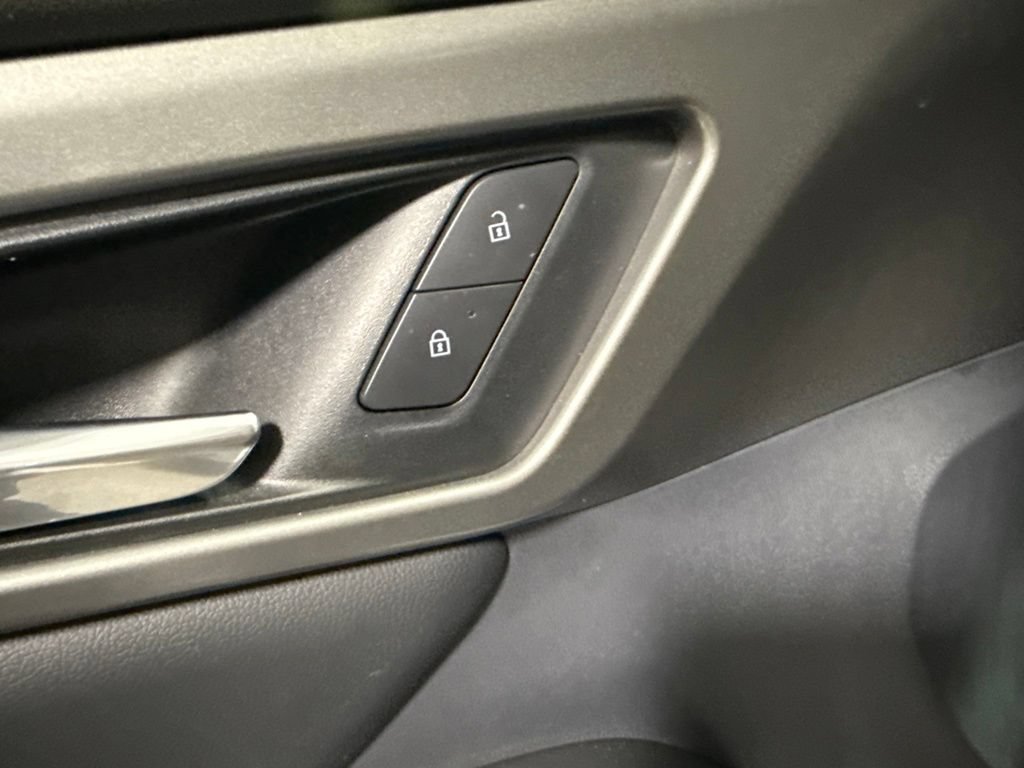 Used 2025 Chevrolet Traverse LT FWD image 21