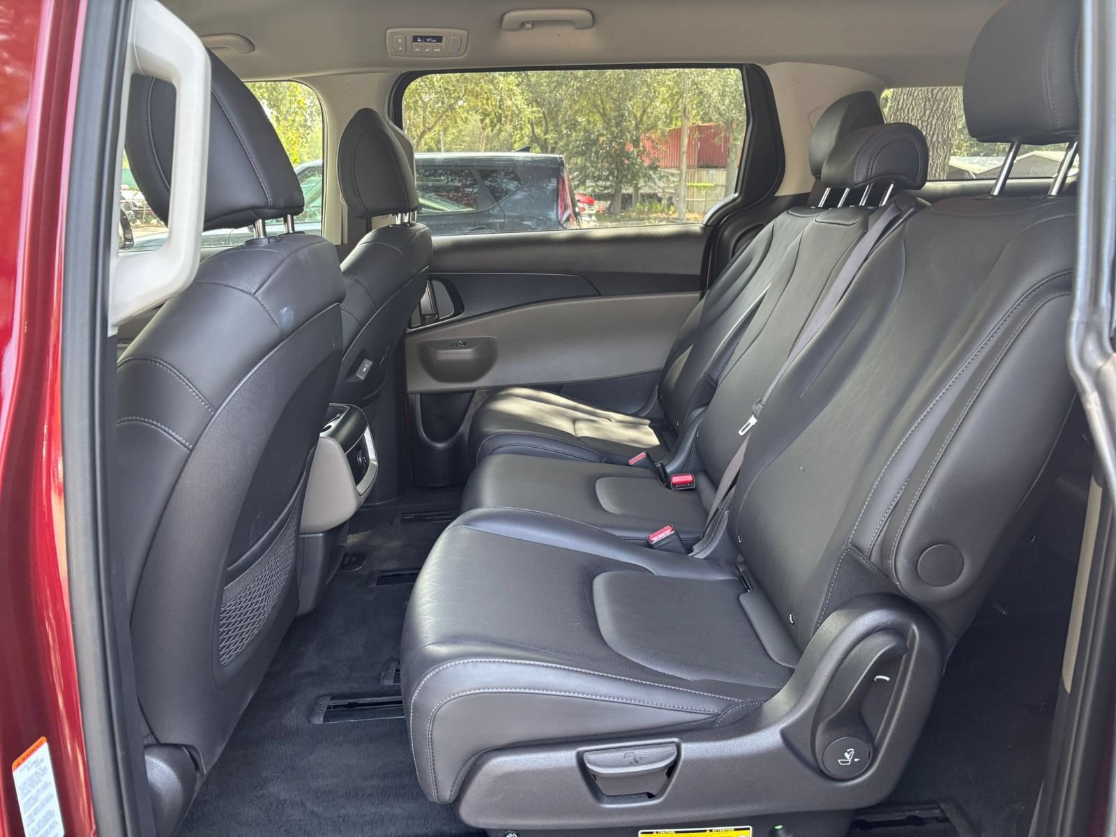 Used 2026 Kia Carnival FWD image 42