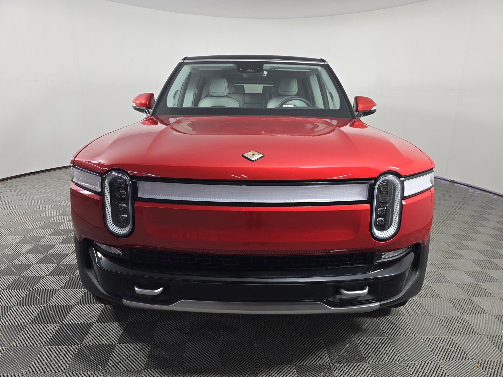 Used 2024 Rivian R1S Adventure AWD/4WD image 8