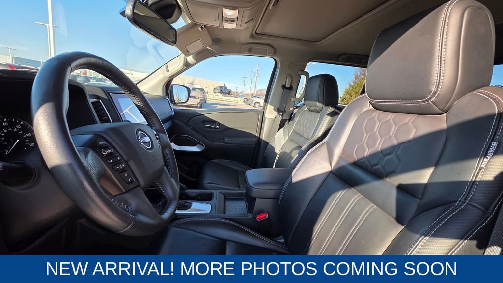 Used 2022 Nissan Frontier SV w/ SV Premium Package image 11