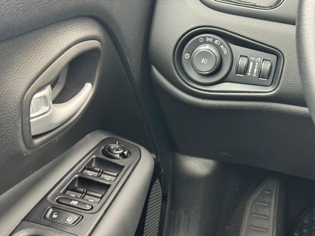 Used 2023 Jeep Renegade Altitude w/ Sun/Sound Group image 11