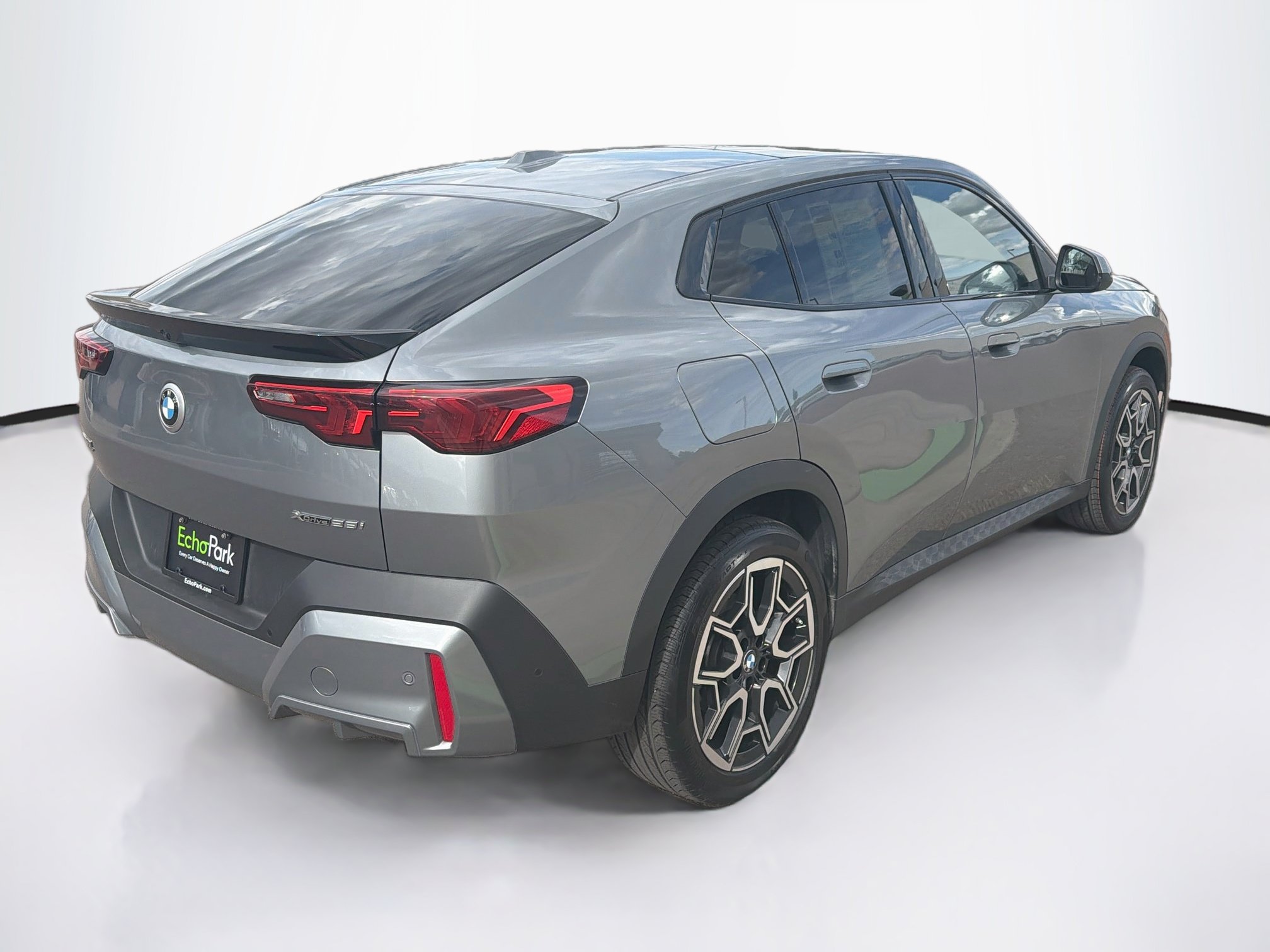 Used 2026 BMW X2 xDrive28i AWD/4WD image 9