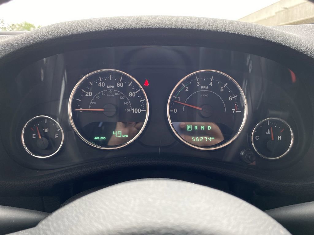 Used 2018 Jeep Wrangler Unlimited Sahara AWD/4WD image 12