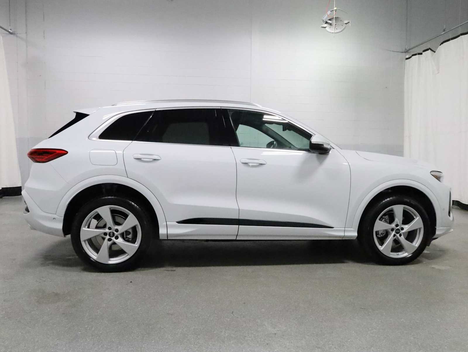 Certified 2025 Audi Q5 Premium AWD/4WD image 10