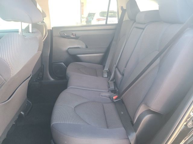 Used 2023 Toyota Highlander LE image 13