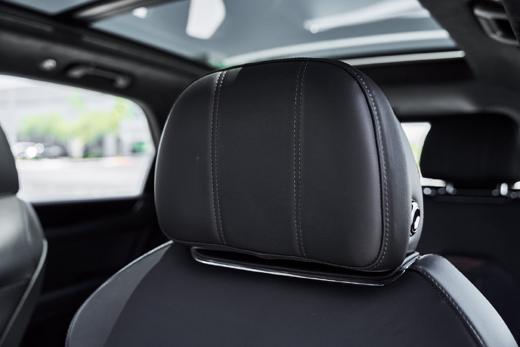 Used 2021 Bentley Bentayga AWD/4WD image 44