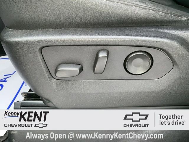 Used 2024 Chevrolet Suburban LT image 27