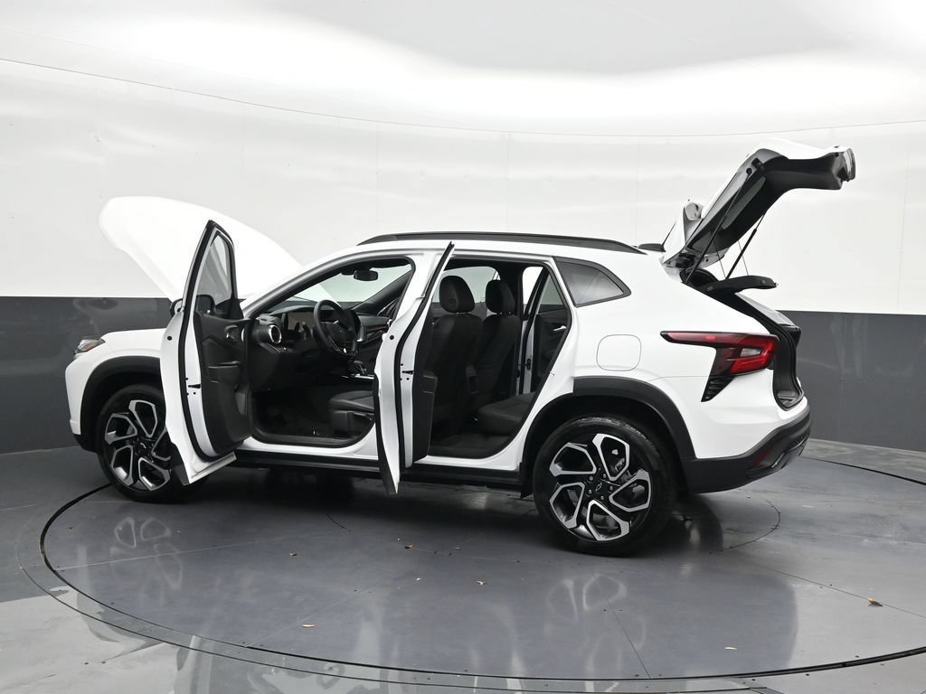 Used 2025 Chevrolet Trax RS w/ Sunroof Package FWD image 37